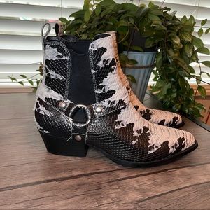 STEVE MADDEN CHELSEA BOOTS FAUX SNAKESKIN